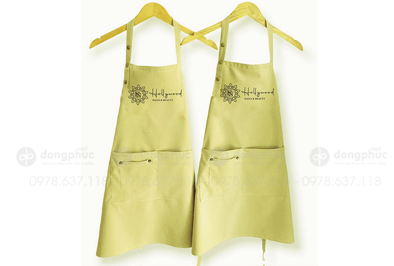 May và in tạp dề Tiệm Hollywood Nails & Beauty