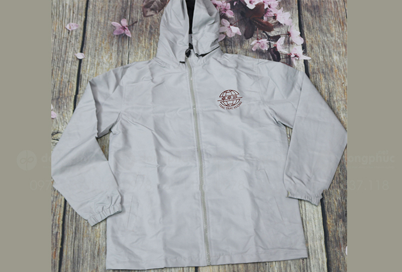 May và in áo khoác Trac Trac Vuong