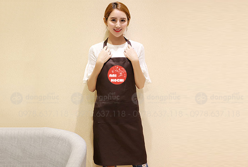 May và in tạp dề Quán Ari Mochi