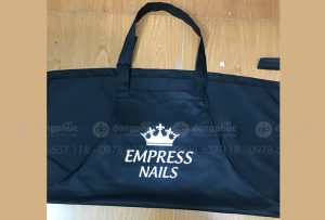 May và in tạp dề Empress Nails