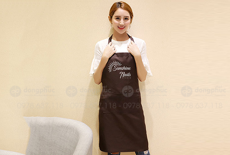 May và in tạp dề Studio Sunshine Nails