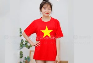 May và in áo phông hình ngôi sao vàng