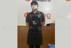 May và in tạp dề Tiệm Pearl Nails