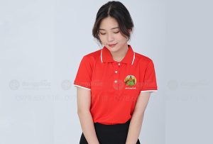 May và in áo phông màu đỏ Dâu Ô Quý Hồ