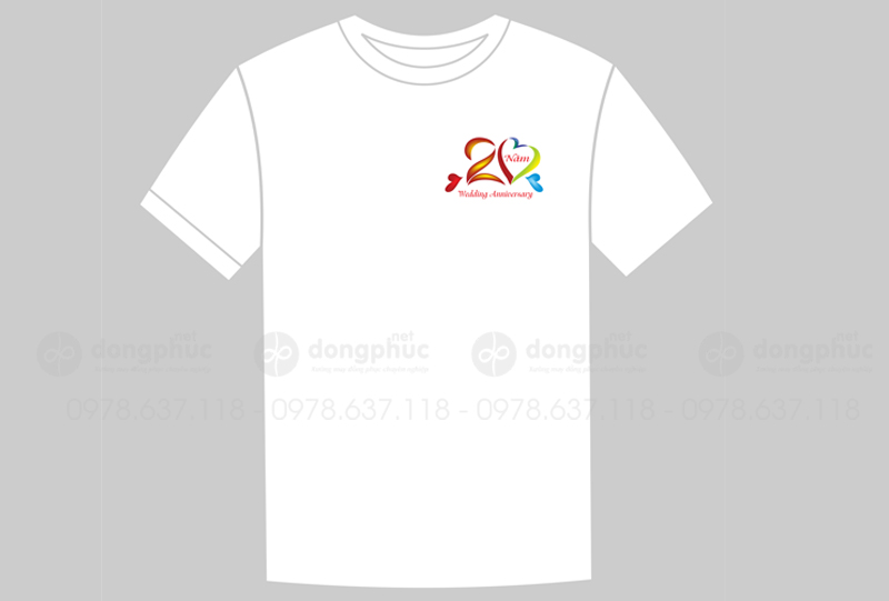 May và in áo phông màu trắng kỉ niệm 20 năm ngày cưới
