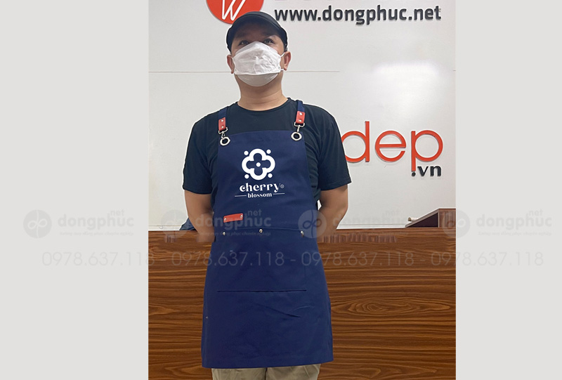 May và in tạp dề Quán Cherry Blossom