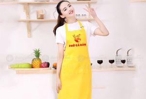 May và in tạp dề màu vàng Quán Phở Gà Bản