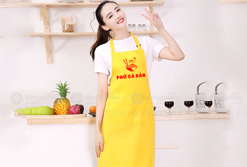 May và in tạp dề màu vàng Quán Phở Gà Bản