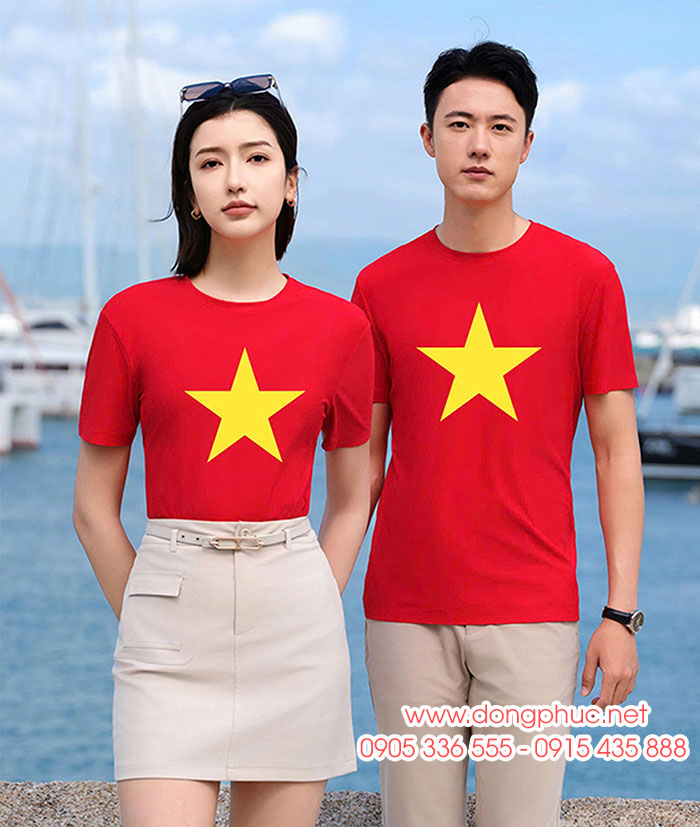 May và In Áo cờ đỏ in ngôi sao vàng lên mặt trước